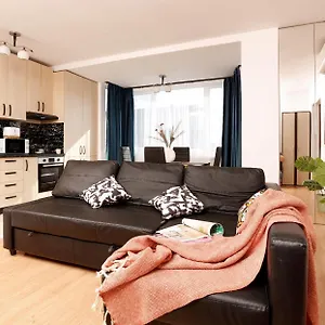  Appartamento Enchanting Retreat - Historic Old Town - Pet-Friendly Haven - Steps From Unirii